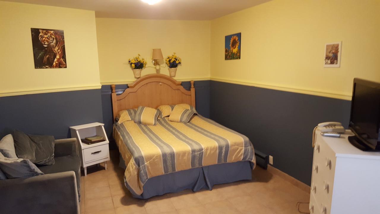Motel Cote Riviere-du-Loup Bagian luar foto