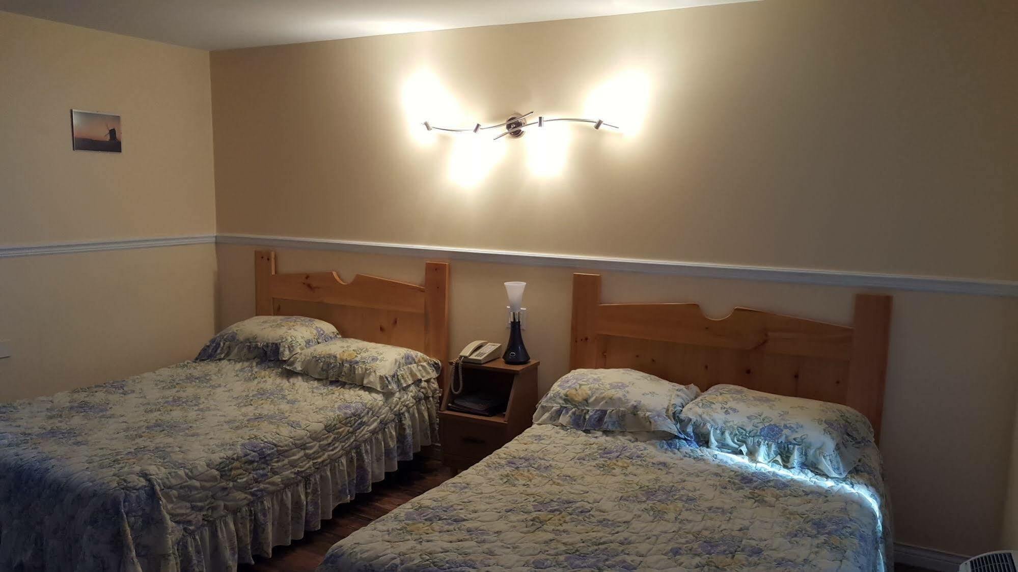 Motel Cote Riviere-du-Loup Bagian luar foto
